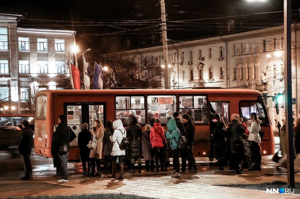 Нижегородцы вынуждены долго ждать автобус из-за нехватки водителей