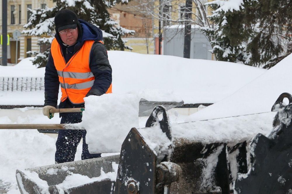 4000 дворников и дорожников борются с последствиями снегопада в Нижнем Новгороде