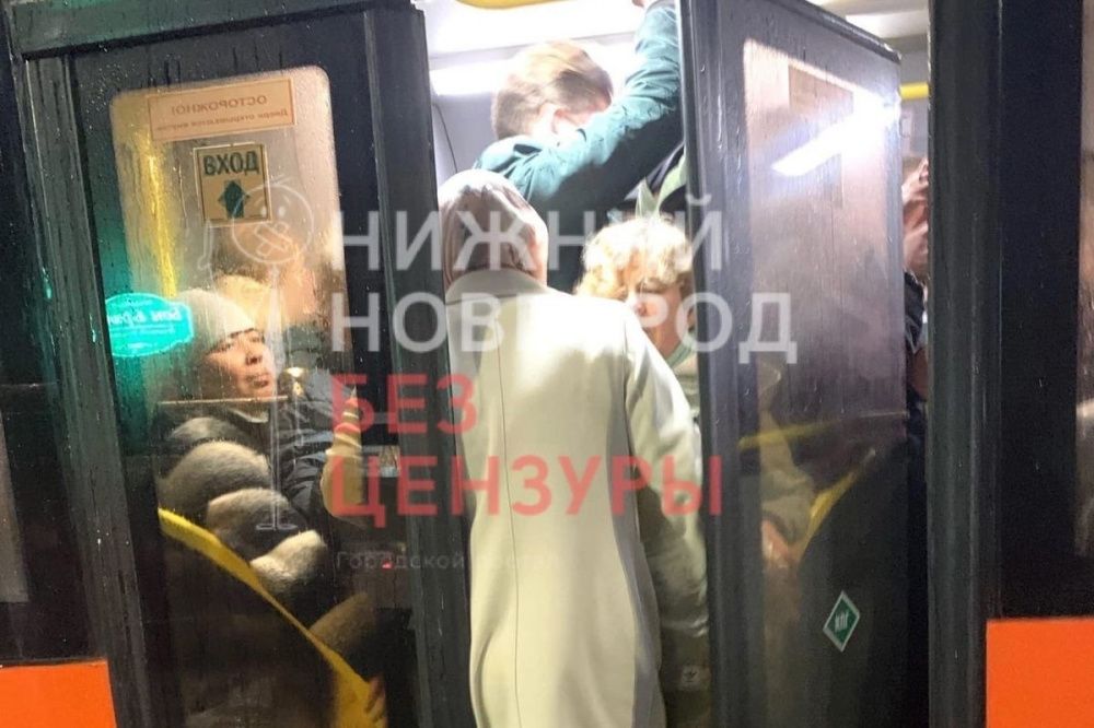Фото Нижегородцы сообщают о драках между желающими уехать в час пик на автобусе - Новости Живем в Нижнем