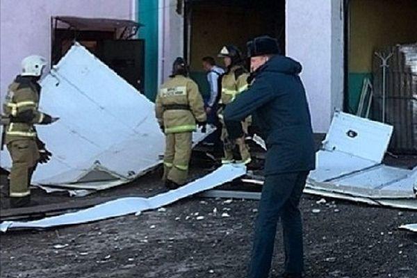 Работники региональной трудовой инспекции расследуют причины взрыва на автомойке в Володарске