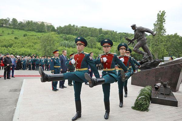 Памятник «Слава героям Росгвардии» открыли в Нижнем Новгороде