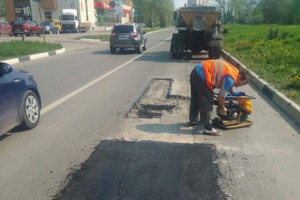 Ямочный ремонт идет в Автозаводском районе Нижнего Новгорода