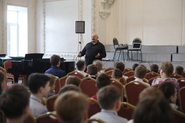 Обладатель Grammy Николай Диденко провел мастер-класс для юных вокалистов в Нижнем Новгороде