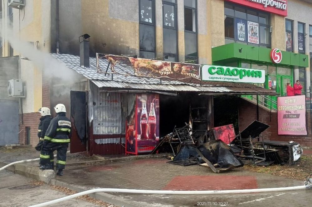Киоск с шаурмой сгорел в Лыскове 10 ноября