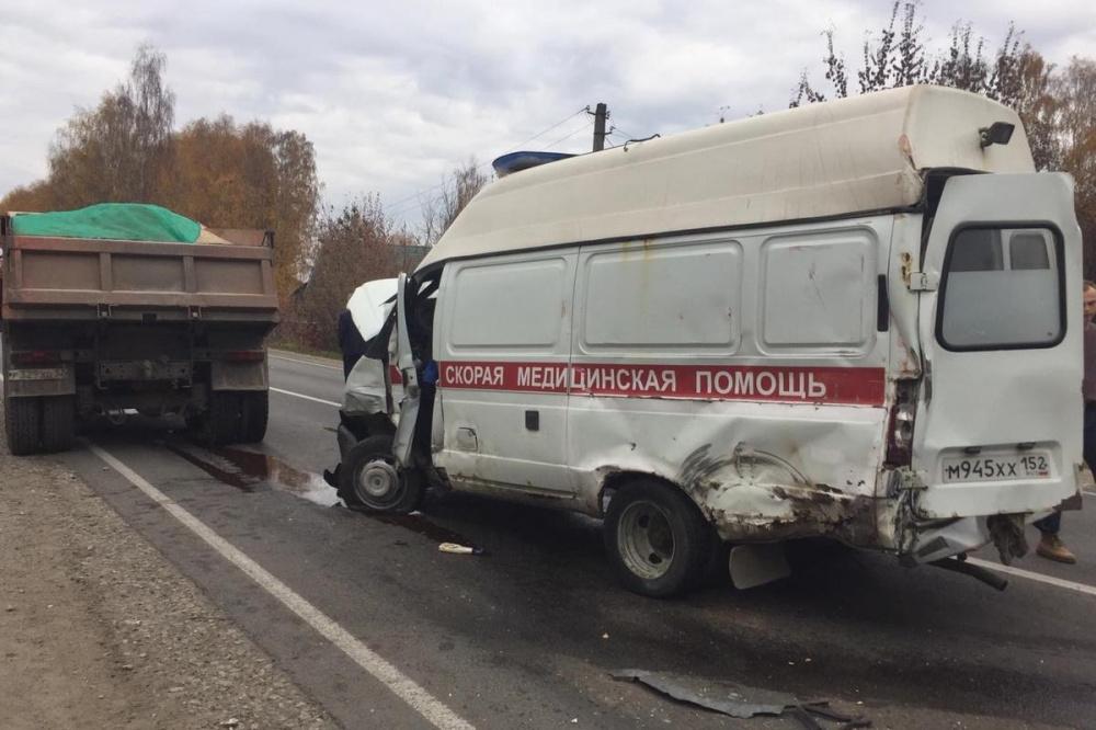 Карета скорой помощи столкнулась с КАМАЗом в Нижегородской области