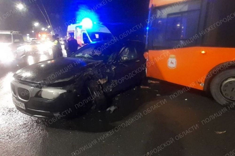 Пьяный водитель BMW стал виновником ДТП с автобусом в Нижнем Новгороде