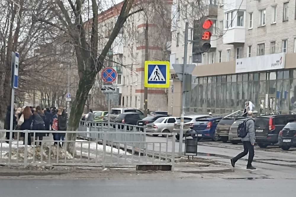 МФЦ эвакуировали на улице Гастелло в Дзержинске из-за забытого пакета