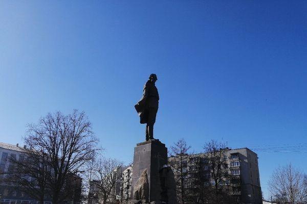 Памятник Горькому в Нижнем Новгороде отремонтируют за 2,4 млн рублей
