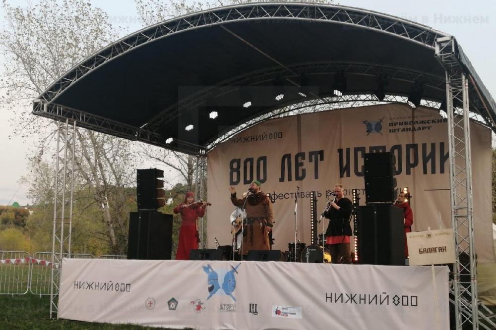 Фото Реконструкторы воссоздают средневековые битвы на фестивале в Нижнем Новгороде - Новости Живем в Нижнем
