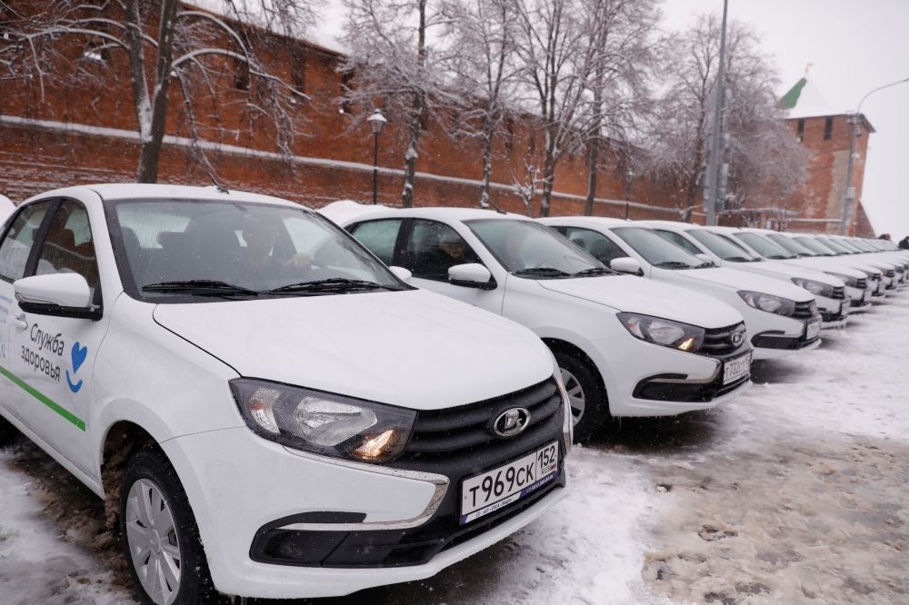 Медицинским учреждениям Нижегородской области передали 59 новых машин Lada Granta