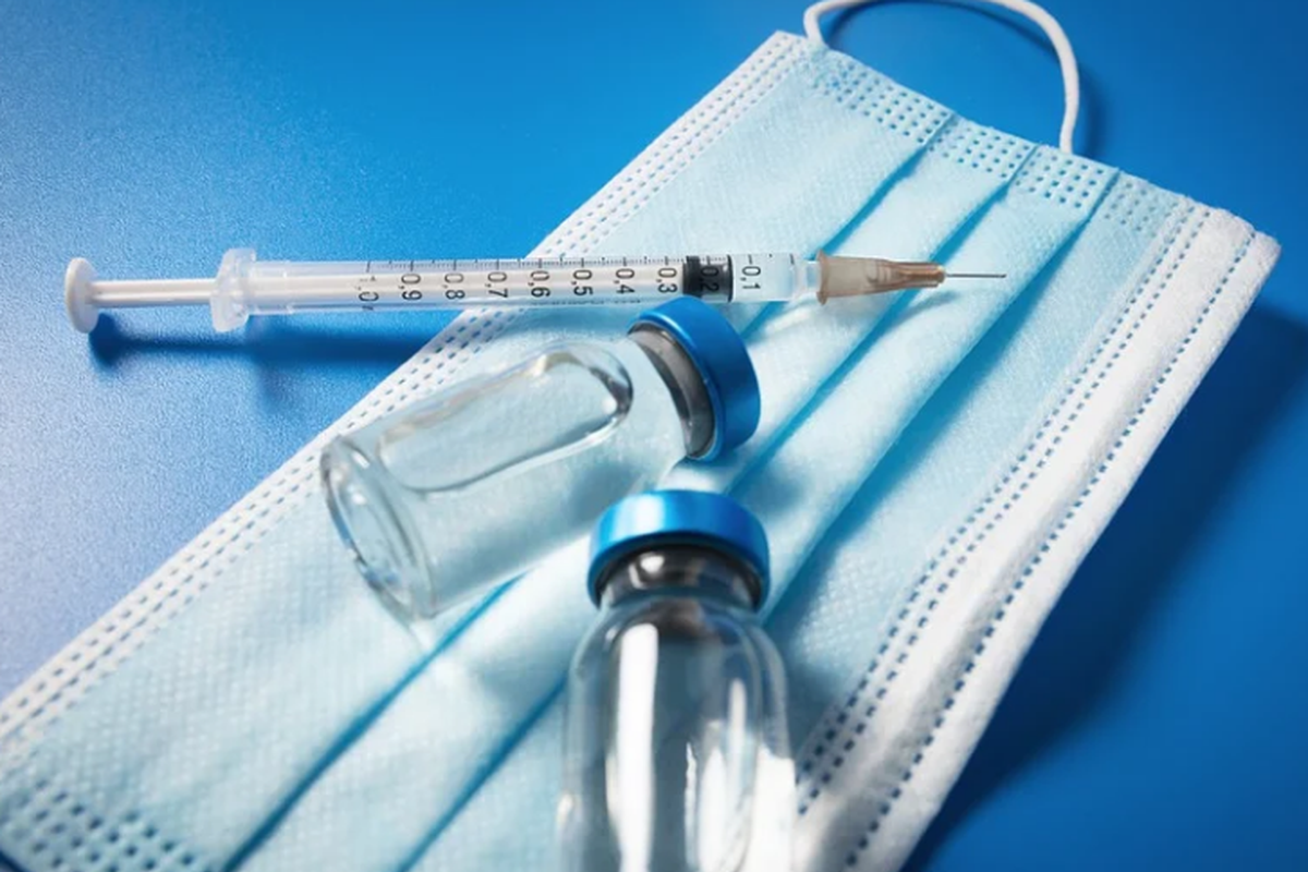 Учёные из Санкт-Петербурга указали на отрицательную эффективность российской вакцины «ЭпиВакКорона»