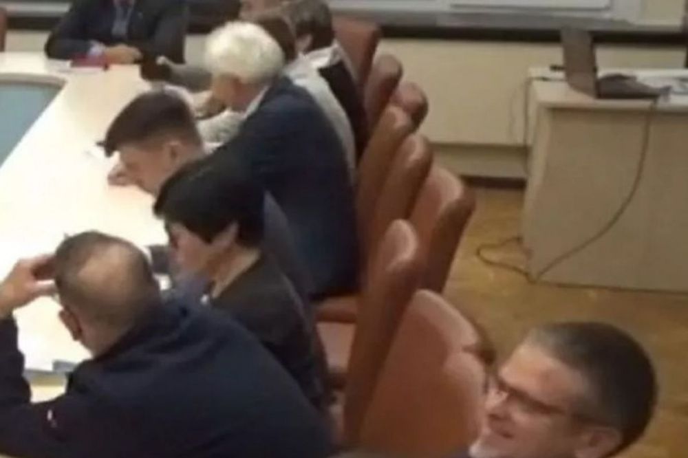 Депутаты Гордумы из Сарова получат предупреждение за «перестрелку» бумажками