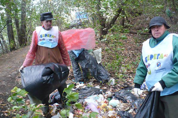 Фото 41 мешок мусора собрали волонтеры на берегу реки Везлома в Нижегородской области - Новости Живем в Нижнем