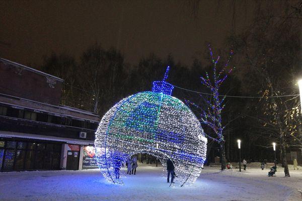 Светодиодный шар на пл. Горького в Нижнем Новгороде (один из 2-х заказанных объемно-пространственных шаров)