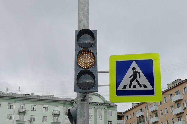 Светофор на пл. Горького полностью заработает с 20 сентября.