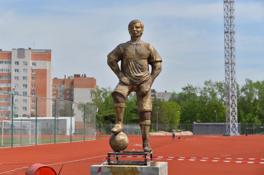 strashnie-skulpturi-na-stadione-dzerjinsk-nijegorodskaya-oblast.jpg