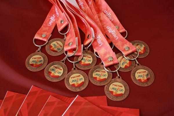 Медали для участников забега 
