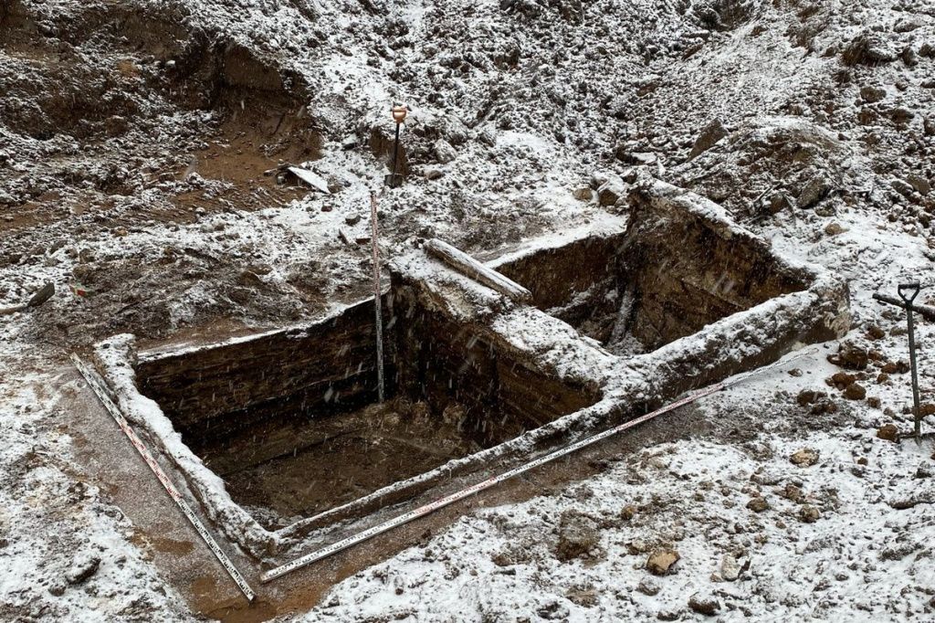 Старинный колодец, найленный археологами во время раскопок в Нижнем новгороде в 2021 году.
