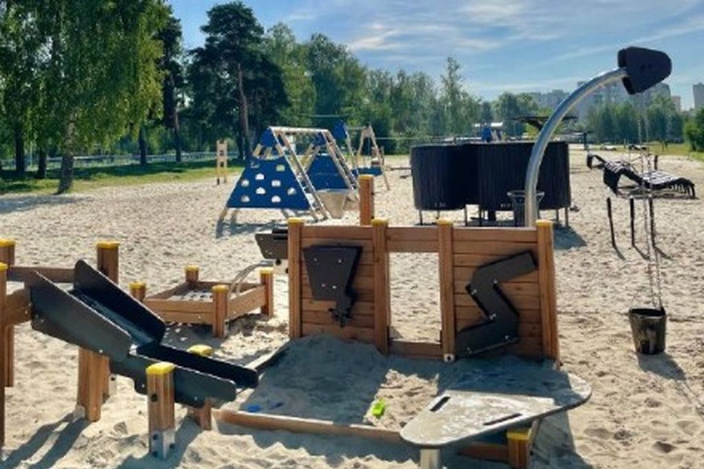 Волейбольную и детскую площадку оборудовали в "Берёзовой роще" в Нижнем Новгороде.