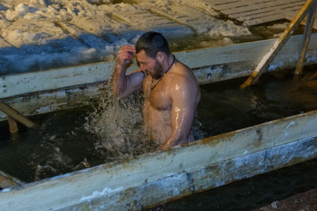 Крещенские купания впервые прошли на благустроенном Лукерьинском пруду в Кстове.