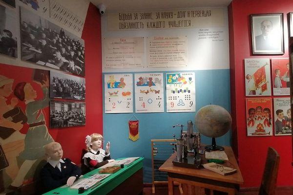 воссоздание советского школьного класса 