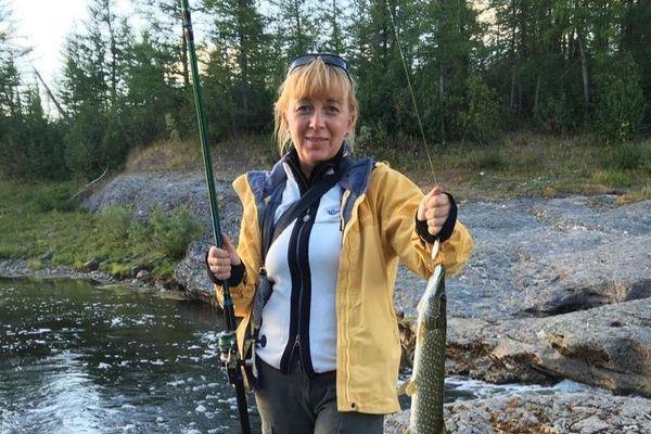 Екатерина Никитина на рыбалке
