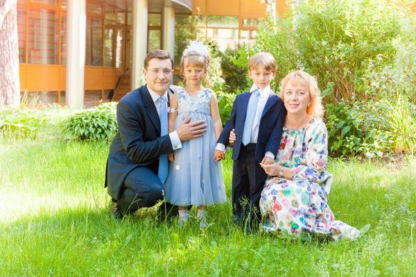 Глеб Никитин с семьей