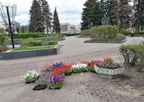 Благоустройство цветников в Автозаводском районе