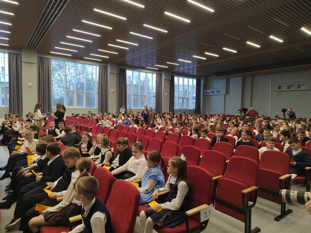 Нижегородцам показали аудитории сормовского корпуса «Школы 800»