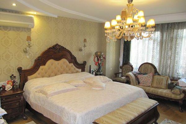 Спальня в элитном доме, выставленном на продажу за 36 миллионов в Нижнем Новгороде