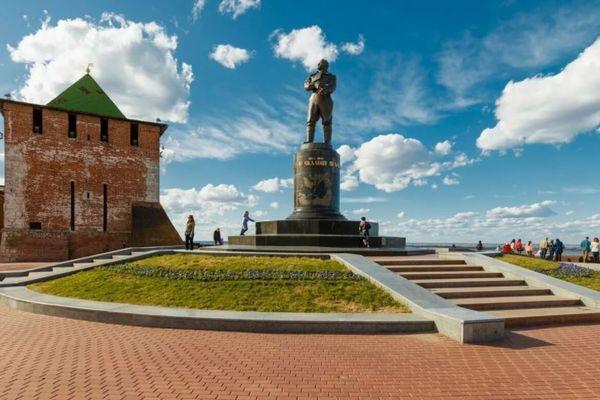 Памятник Чкалову в Нижнем Новгороде