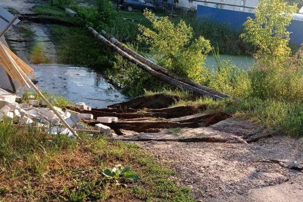 Провал грунта в городе Балахна Нижегородской области.