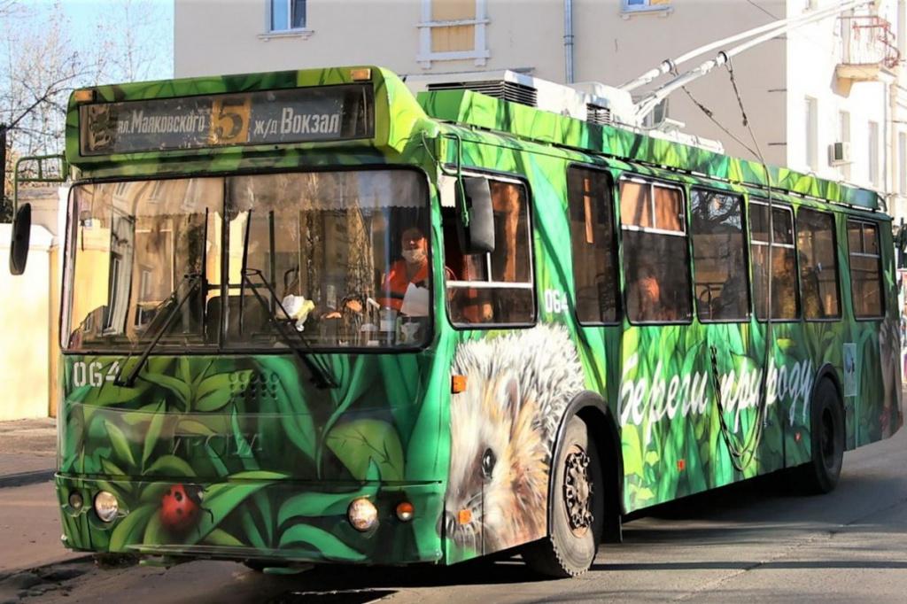 Илья Спиченков оформил граффити шестой трамвай в Дзержинске Нижегородской области.