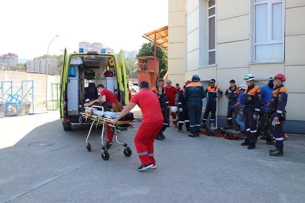 Ih-evakuirovali-na-vertolete-v-gorod-i-okazali-medicinskuyu-pomoshch'..jpg