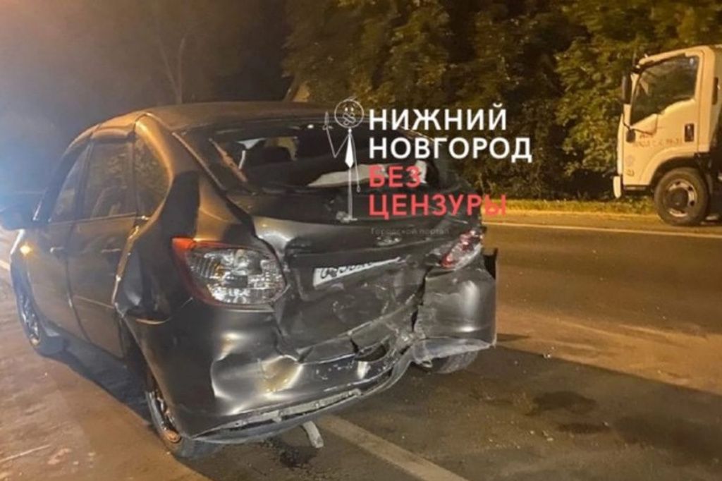 ДТП с полицейским и гражданским автомобилями произошло возле города Навашино в Нижегородской области.
