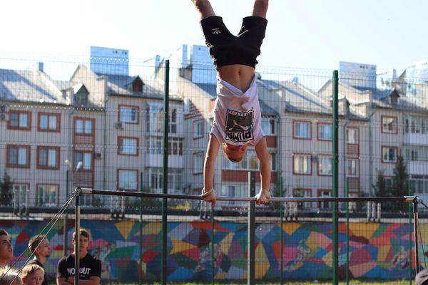 Уличная гимнастика в Арзамасе популярна среди молодежи