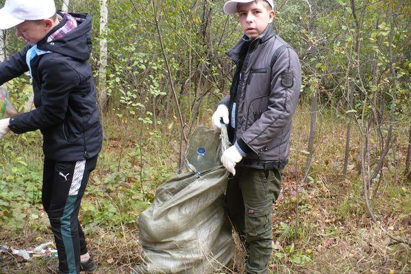 30 мешков мусора собрали добровольцы на берегу реки Керженец