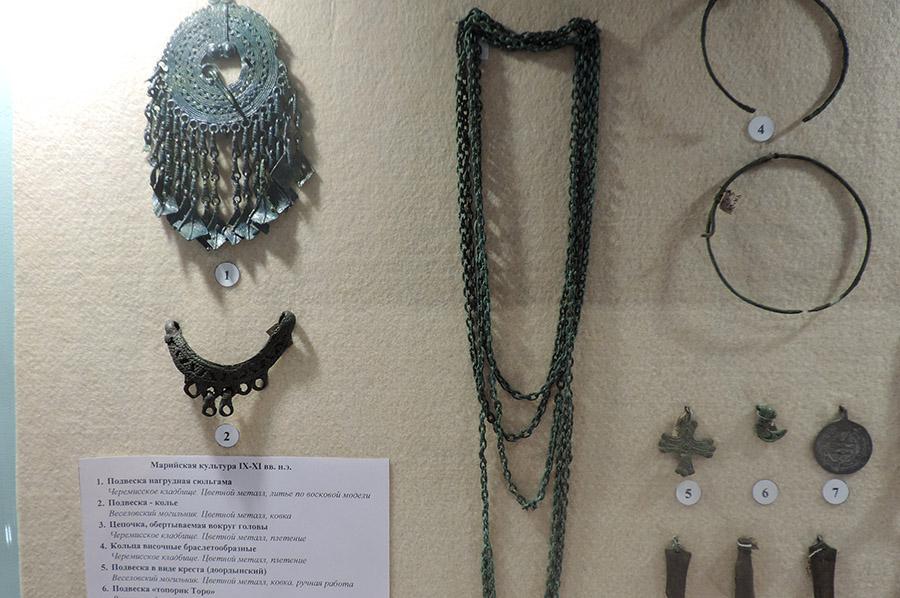 Из Веселовского могильника извлекли много уникальных предметов. 