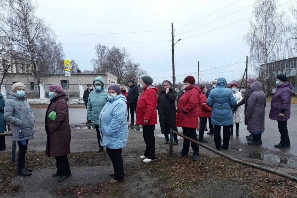 Жители посёлка Пыры в Нижегородской области организовали собрание по поводу перерыва в поставке газа.