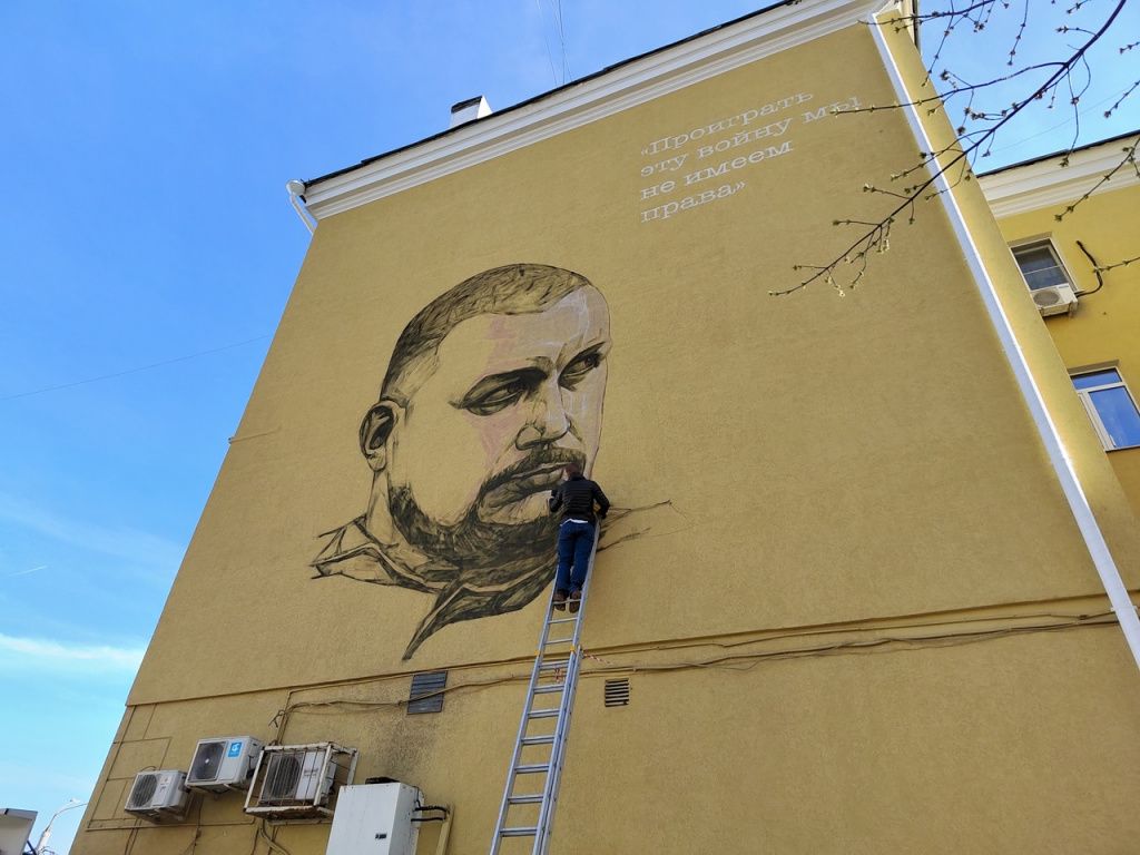 Мурал в память о военкоре Владлене Татарском появился в Нижнем Новгороде |  13.04.2023 | Нижний Новгород - БезФормата