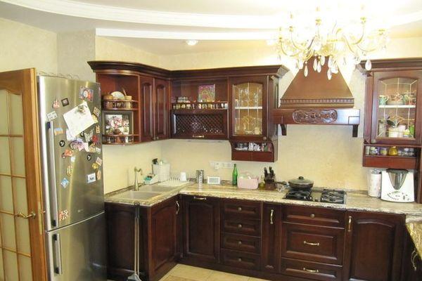 Кухня в элитном доме, выставленном на продажу за 36 миллионов в Нижнем Новгороде.
