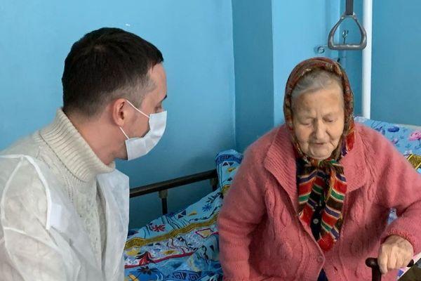 Мелик-Гусейнов встретился с пациенткой в больнице