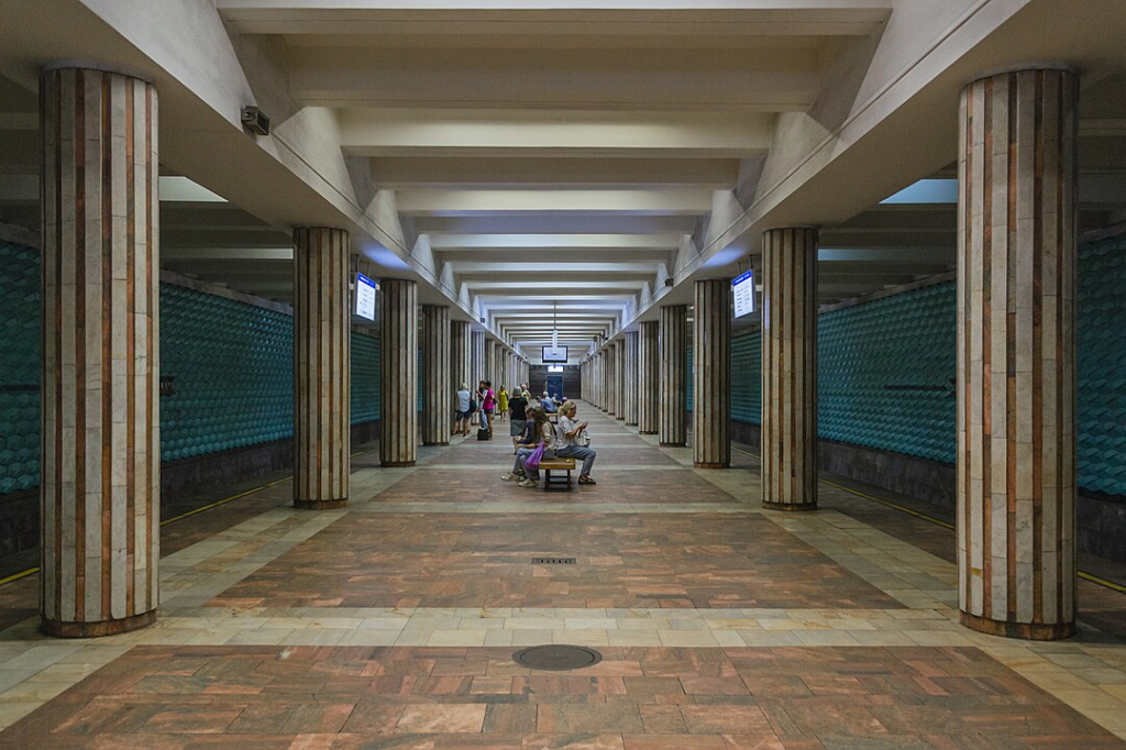 1080px-Nizhny_Novgorod_Metro._Zarechnaya_Station_03.jpg