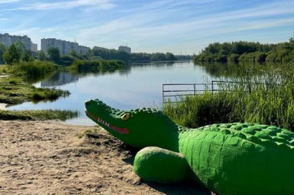 Фигуру крогодила привели в порядок у Сортировочного озера в Нижнем Новгороде.