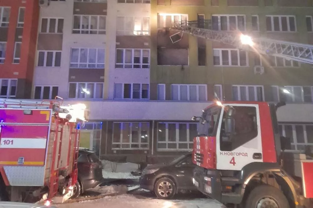 32 человека эвакуировали из-за пожара в жилом доме на Новокузнечихинской