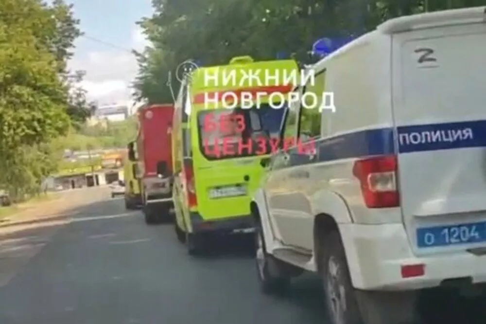Высоковольтный провод оборвался на улице Козицкого в Нижнем Новгороде