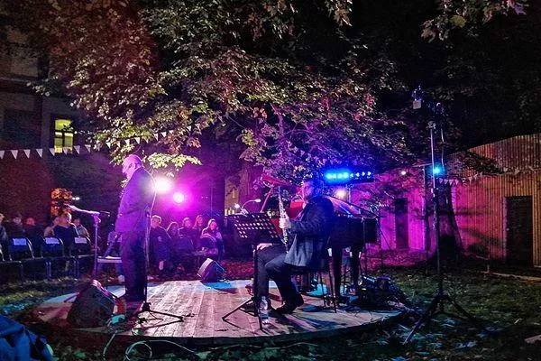 Повесть «Слепой музыкант» прочитали на сцене под открытым небом в Нижнем Новгороде