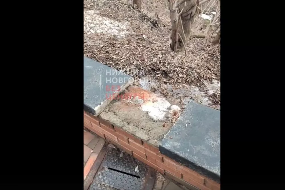 Фигурку мышонка-пушкаря снова сломали на Почаинском бульваре в Нижнем Новгороде