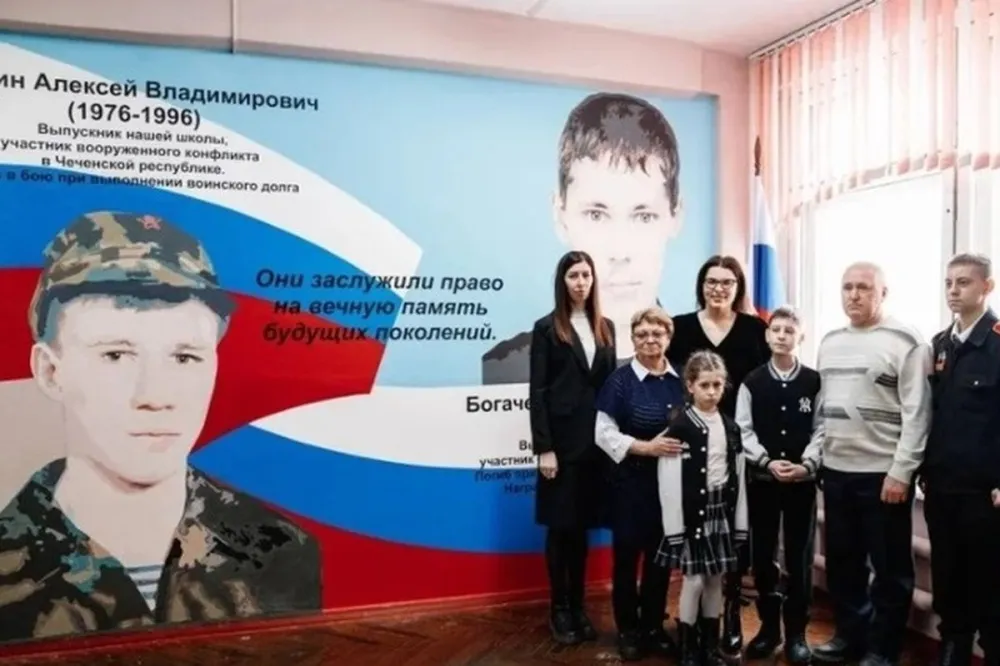 Арт-объект в честь защитников Отечества открыли в школе Нижнего Новгорода