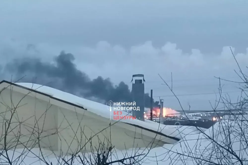 Пожарный поезд задействован для ликвидации огня после атаки БПЛА в Кстове